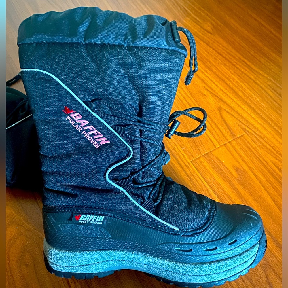 Baffin snow boots. Insulated size women’s 9